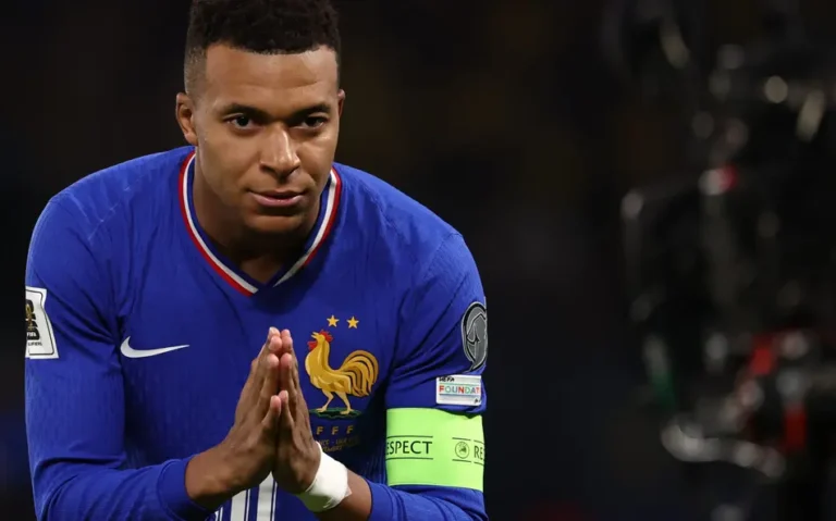 Mbappe-comemora-gol-marcado-pela-Franca-sobre-a-Ucrania-scaled-aspect-ratio-512-320