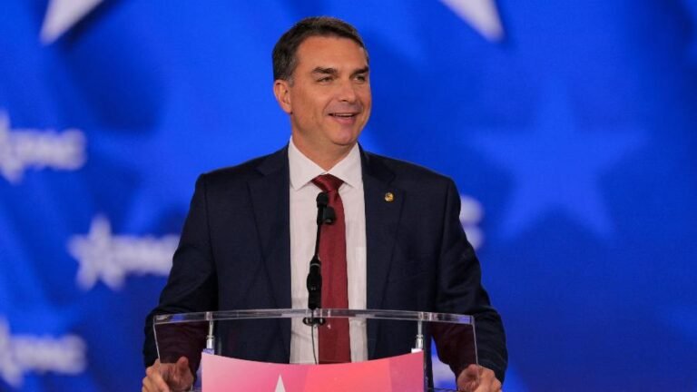senador-flavio-bolsonaro-pl-sp-discursa-na-convencao-conservadora-cpac-em-dallas-no-texas-eua-1774725554290_v2_900x506